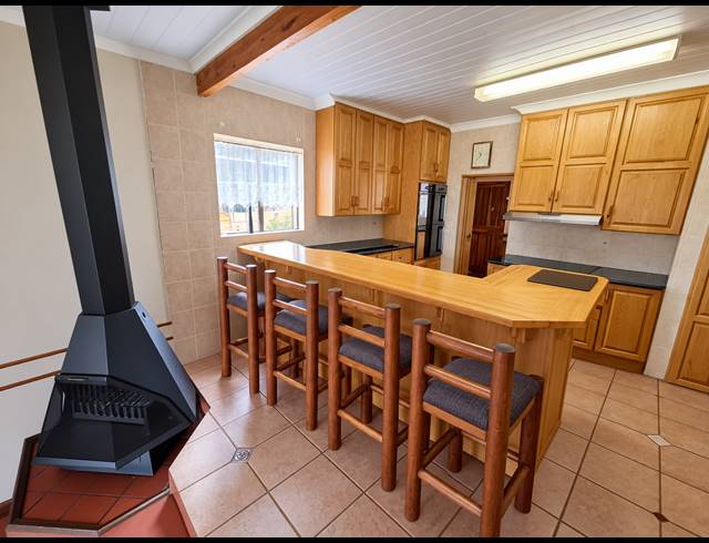 4 BEDROOM HOUSE FOR SALE IN SINOVILLE